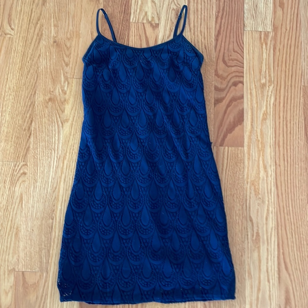 Lilly Pulitzer navy blue excellent condition size XS scallop pattern slip dress